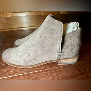 Frye Elyse Gray Suede Bootie Size 7.5